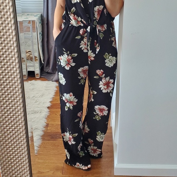 🔥SALE	🔥 Black floral jumpsuit pockets - Picture 7 of 7